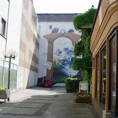 2 Wohnung, Kueche, Bad, Balkon, Netflix *