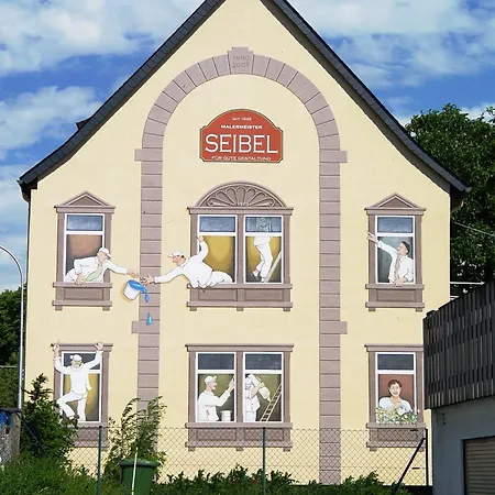 2 Wohnung, Kueche, Bad, Balkon, Netflix Appartement *