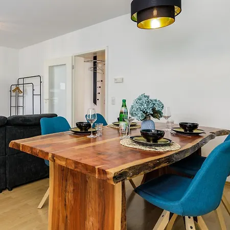 2 Wohnung, Kueche, Bad, Balkon, Netflix *