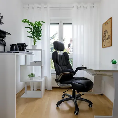 2 Wohnung, Kueche, Bad, Balkon, Netflix